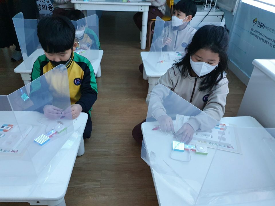 뉴런 교구 활용 모습