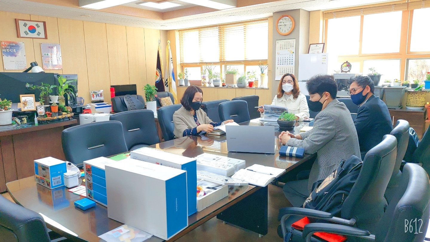 렌쥴리 인공지능 미래교실 /미래형 창의융합교실 학교 별 PT 