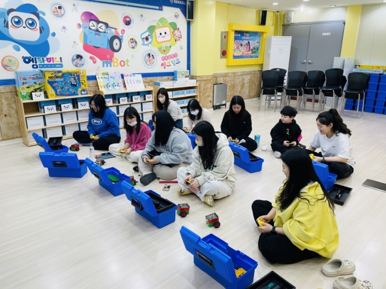 렌쥴리에듀테인먼트 유치부 인공지능 코딩 창의융합체험관 금호유치원 교사 교육 