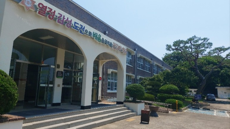 렌쥴리에듀테인먼트 전남 교육청 AI교실 구축 시범학교 나주 A여중 