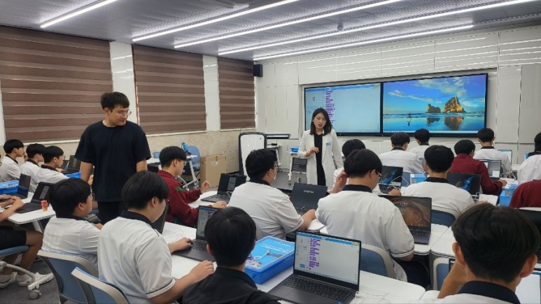 렌쥴리에듀테인먼트 인공지능코딩& 광주교육청 AI교실 시범학교 동신고등학교 코딩 동...