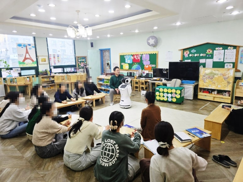 렌쥴리에듀테인먼트 인공지능로봇 AI슈타인 & 보람유치원 교사 교육  