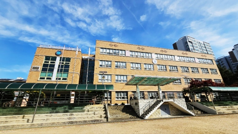 렌쥴리에듀테인먼트 AI교실 & 해ㅅ초등학교  인천시 교육청 교육과학정보원 결대로 찾아가는...